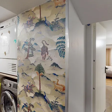 Cozy 1br Flat Next To Ndk With Private Patio 索菲亞
