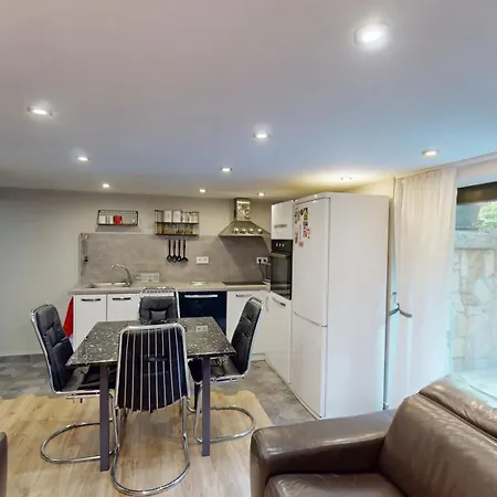 Cozy 1br Flat Next To Ndk With Private Patio