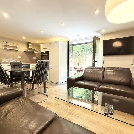 Cozy 1br Flat Next To Ndk With Private Patio Sofia